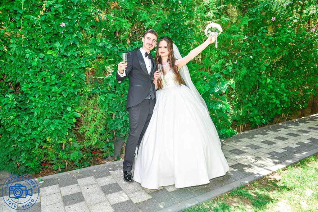 fotograf nunta bucuresti - Pupici și îmbrățișări – captură emoționantă nuntă București