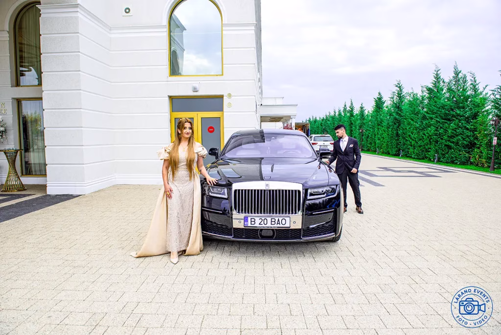 Miri lângă limuzină de lux la Libao Luxury Events – servicii foto video nunta bucuresti prin Larand Events.