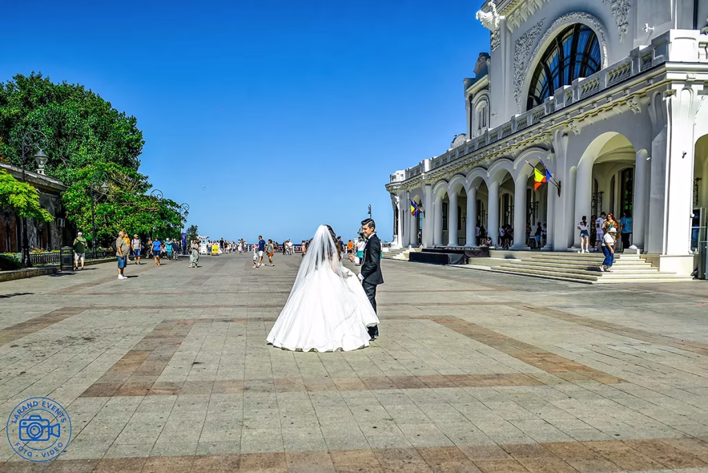 Ședință foto miri pe faleza Cazinoului din Constanța – servicii foto video nunta bucuresti disponibile în Eforie, Neptun și Olimp prin Larand Events.