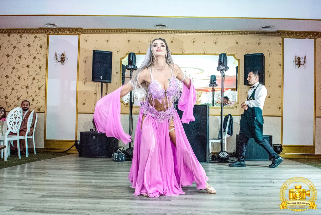 Fotograf nunta Bucuresti moment artistic belly dance dansatoare orientala restaurant